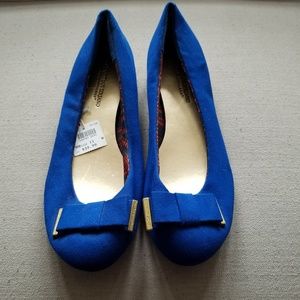 Blue flats, 11W